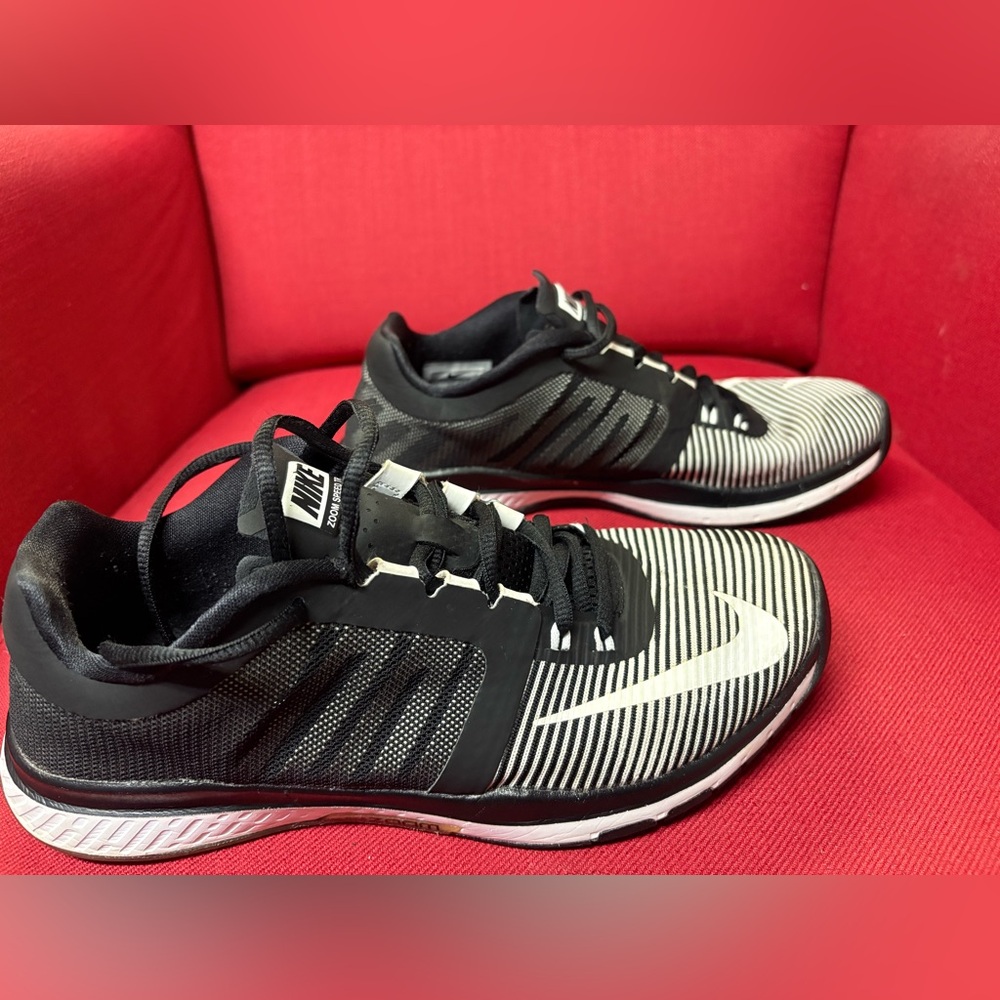 Nike Zoom Speed TR3 - black & white
Men’s size 8.5